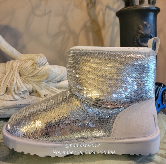Ugg Classic Mini Mirror Ball Sequin Fur SN 1151291 Designer Winter Size 7 #137 - Picture 9 of 16